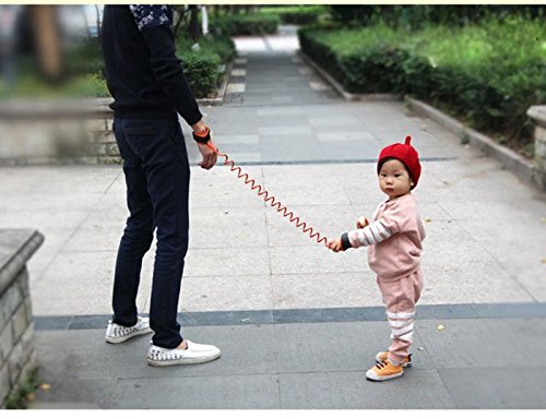 Adjustable kids safety wristband for outdoor trips