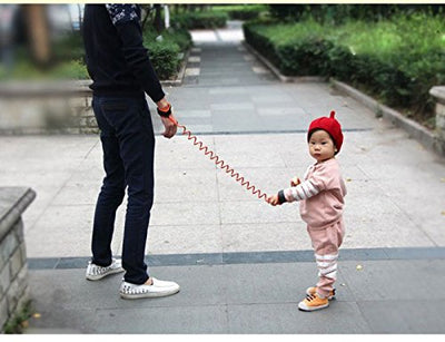 Adjustable kids safety wristband for outdoor trips