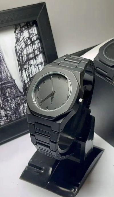 Classic Black Aura Quartz Watch Design
