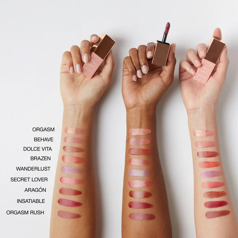 Buildable Liquid Blush for smooth radiant cheeks